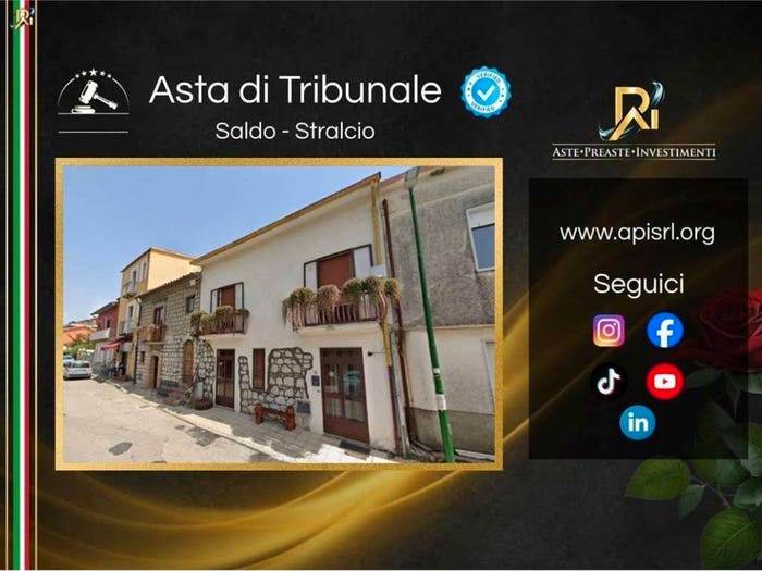 Appartamento con 6 locali in vendita in Via vittorio emanuele, San Leucio del Sannio