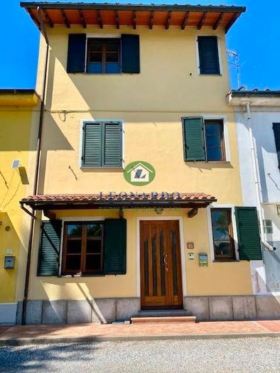 Casa con 6 locali in vendita in Via Fratelli Cervi, Margine Coperta Traversagna, Massa e Cozzile
