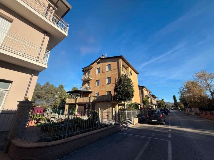 Appartamento trilocale in vendita in Via Dante Alighieri, Bastia, Bastia Umbra