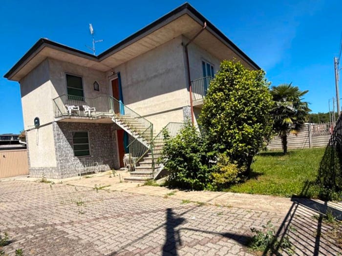 Casa con 6 locali in vendita in Via Ludovico Ariosto, Centro, Castano Primo