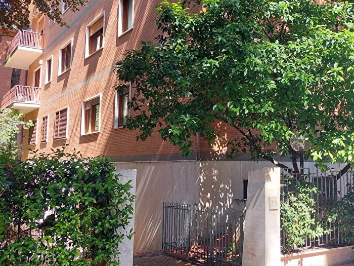 Appartamento trilocale in vendita in Via Ignazio Guidi, Navigatori, Roma