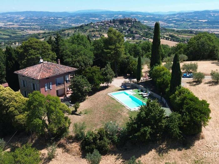 Casa con 6 locali in vendita in Monte Castello di Vibio