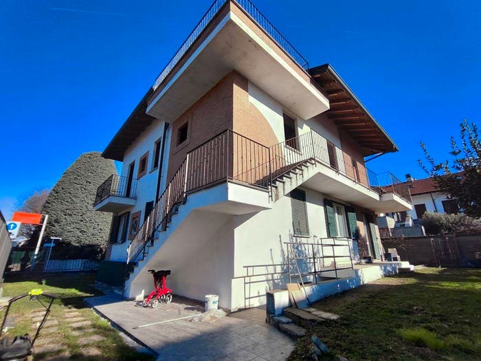Casa con 6 locali in vendita in Via Fiume, Barlassina