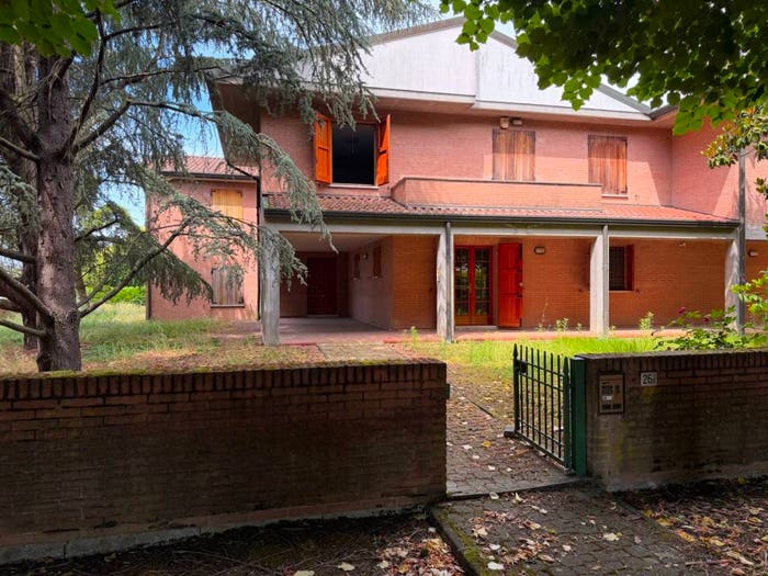 Casa con 6 locali in vendita in Viale Europa, Centro, Masi Torello