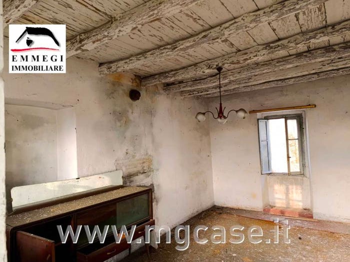 Casa con 5 locali in vendita in Via Circonvallazione SNC, Centro, Borgo Ticino