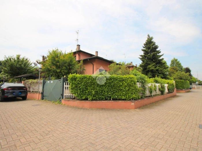 Casa quadrilocale in vendita in Via Tommaso Grossi, Mazzo Pantanedo, Rho