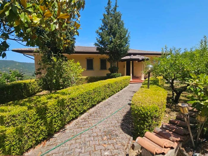 Casa con 6 locali in vendita in Via Biagio Altomare No Number, Sessa Cilento