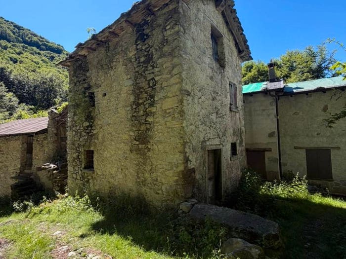 Casa quadrilocale in vendita in Frazione Almanno, Schignano
