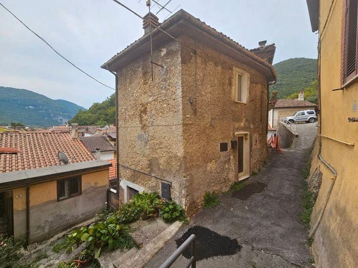 Casa bilocale in vendita in Via della Chiesa, Rieti