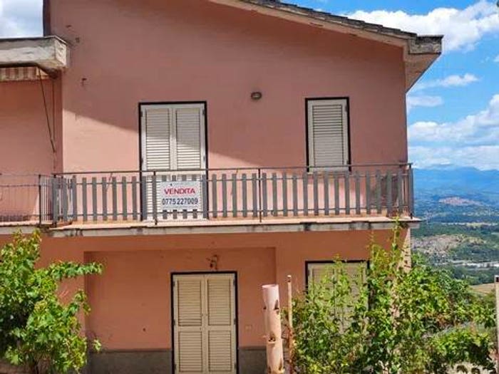 Casa con 6 locali in vendita in Morolo