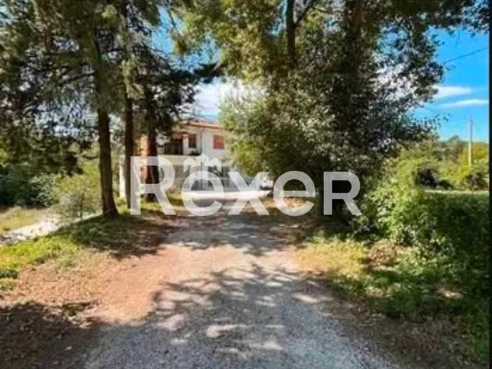 Casa con 6 locali in vendita in Via Alcide De Gasperi, Pergola