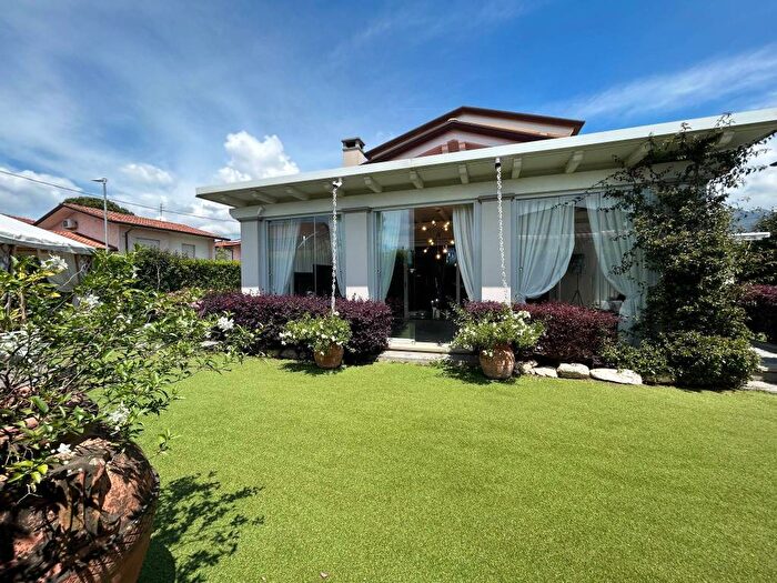 Casa con 6 locali in vendita in Via Carlo Sforza, Vaiana, Forte dei Marmi