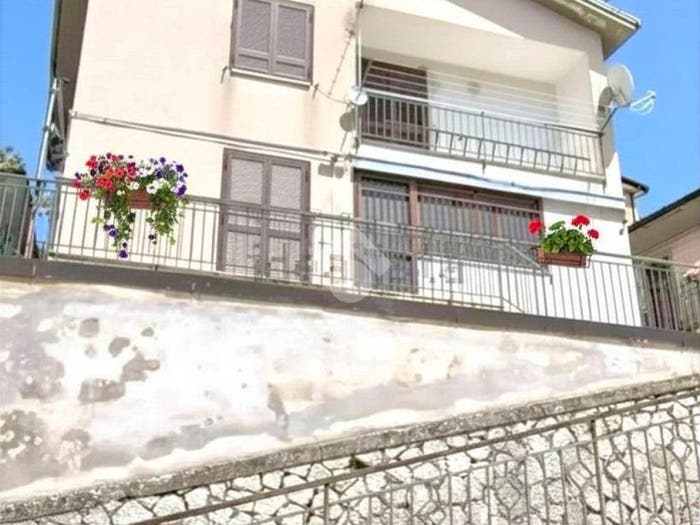 Casa quadrilocale in vendita in VIA BRANCIA, Castelfranci