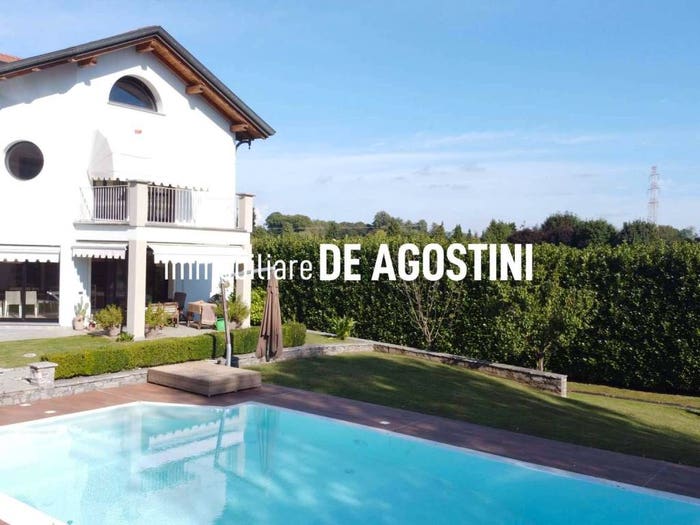 Casa con 6 locali in vendita in Centro, Nebbiuno
