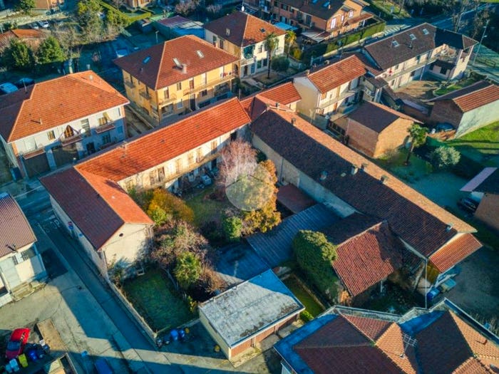 Casa con 6 locali in vendita in Via Peschiera, Piossasco