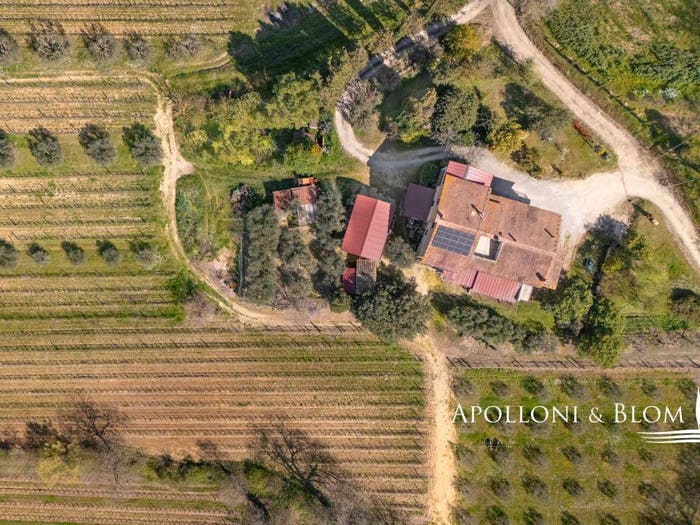 Casa con 6 locali in vendita in via di Cervognano, Montepulciano