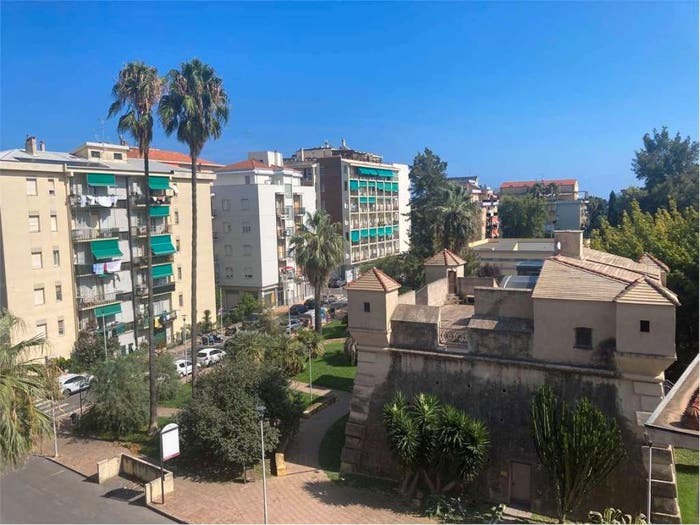 Appartamento con 6 locali in vendita in Via Al Fortino, Centro, Albenga