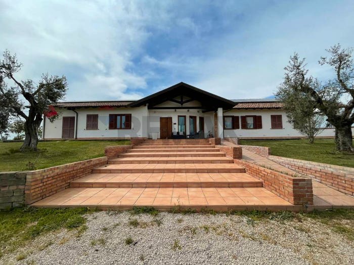 Casa con 6 locali in vendita in strada Chiesuola, Latina Scalo, Latina