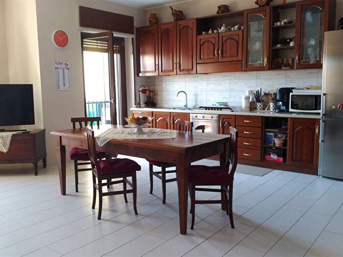 Appartamento con 6 locali in vendita in Viale Guglielmo Marconi, Panebianco Tribunale, Cosenza