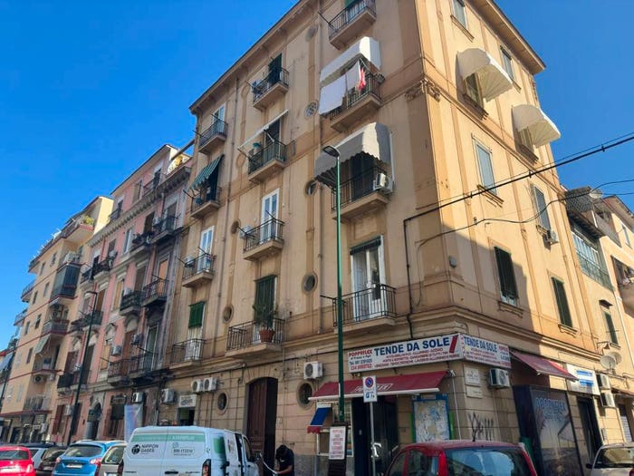 Appartamento trilocale in vendita in Via Cumana, Fuorigrotta, Napoli
