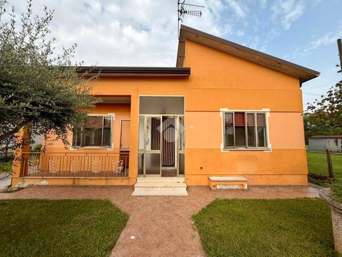 Casa trilocale in vendita in Via IV Novembre, Santa Maria D'adige, Vescovana