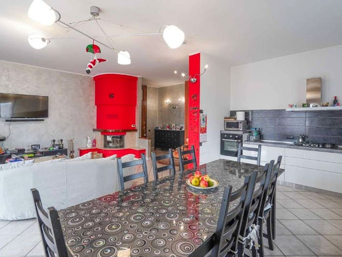 Appartamento trilocale in vendita in via Vittorio Veneto, Presezzo