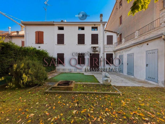 Casa quadrilocale in vendita in Via Fanti, Centro, Mirandola