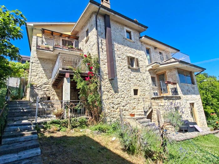 Appartamento con 5 locali in vendita in Frazione Colle, Ascoli Piceno