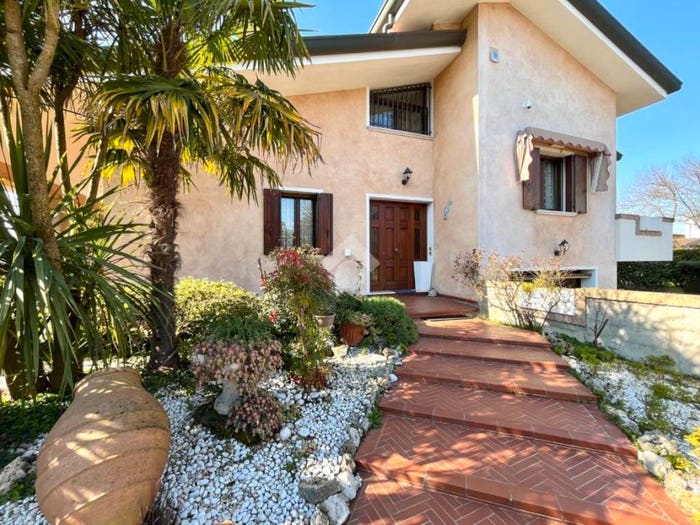 Casa con 6 locali in vendita in Via IV Novembre, Centro, Ponte San Nicolò