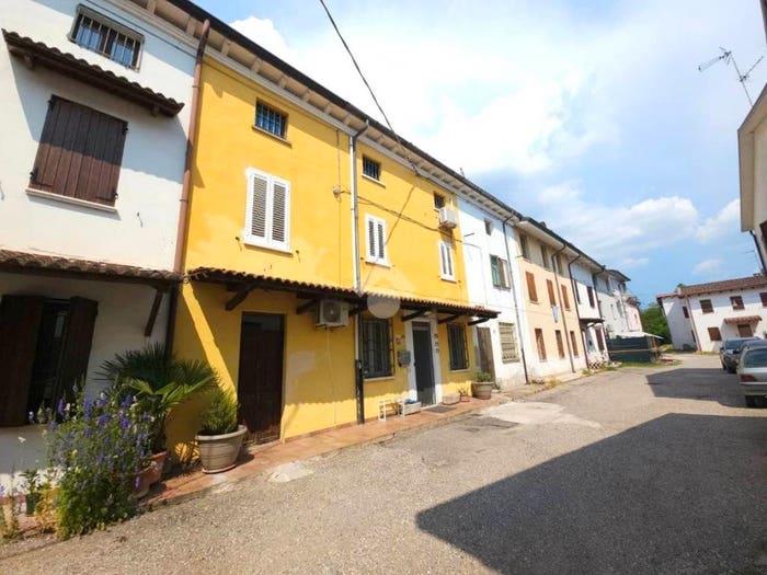 Casa con 6 locali in vendita in Strada Statale Goitese, Centro, Goito
