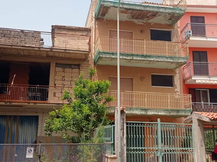 Appartamento con 6 locali in vendita in Via Salvatore Zappulla, Floridia