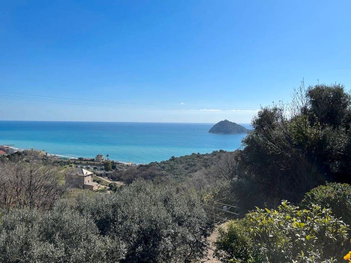 Casa con 6 locali in vendita in Via Privata Angelo Vigo, Cavia Regione Monti, Alassio