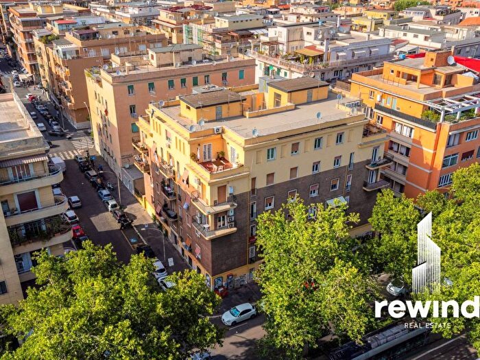 Appartamento quadrilocale in vendita in Via San Vincenzo de' Paoli, Monteverde Nuovo, Roma