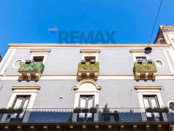 Appartamento con 6 locali in vendita in Via Antonino Di Sangiuliano, Centro Storico, Catania