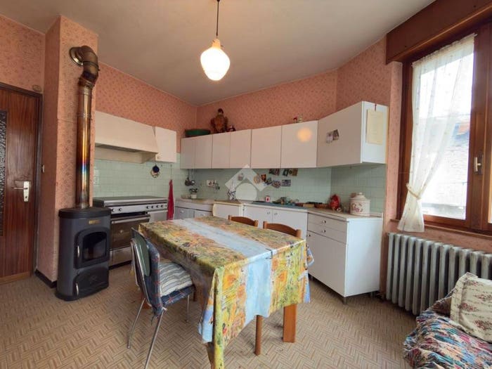 Appartamento trilocale in vendita in Via Roveschiera, Centro, Grosotto