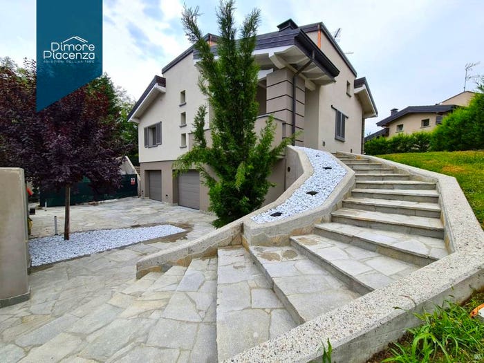 Casa con 6 locali in vendita in Via Case Vecchie, Niviano, Rivergaro