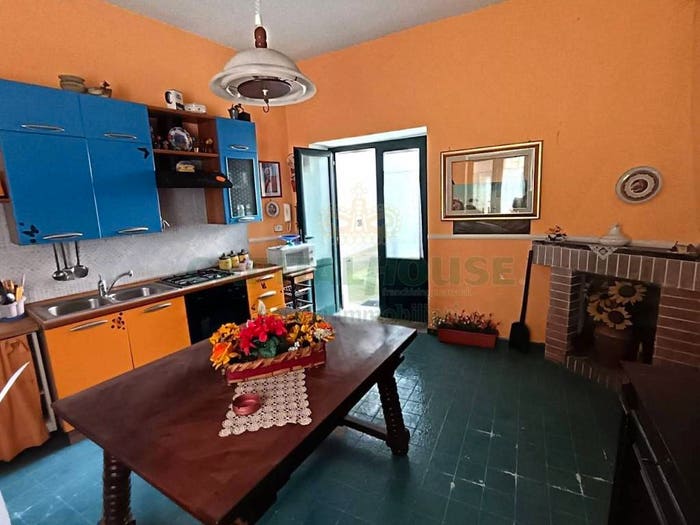 Casa trilocale in vendita in Via San Giuseppe di Sommana, Casertavecchia Casola, Caserta