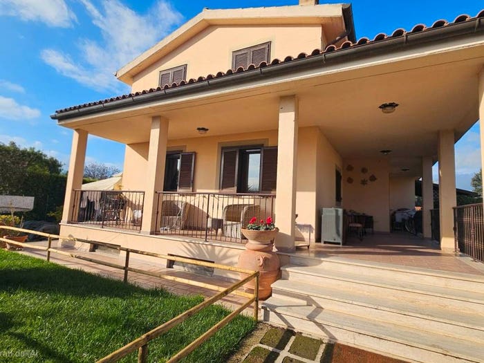 Appartamento con 6 locali in vendita in Via Italia, Rispescia, Grosseto
