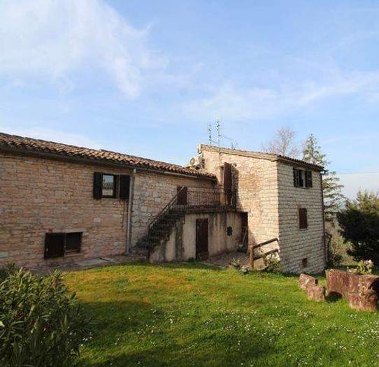 Casa quadrilocale in vendita in Abbadia Di Naro, Cagli