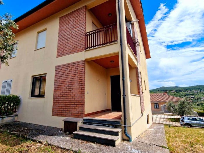 Casa con 6 locali in vendita in Via San Martino, Centro, Montecchio