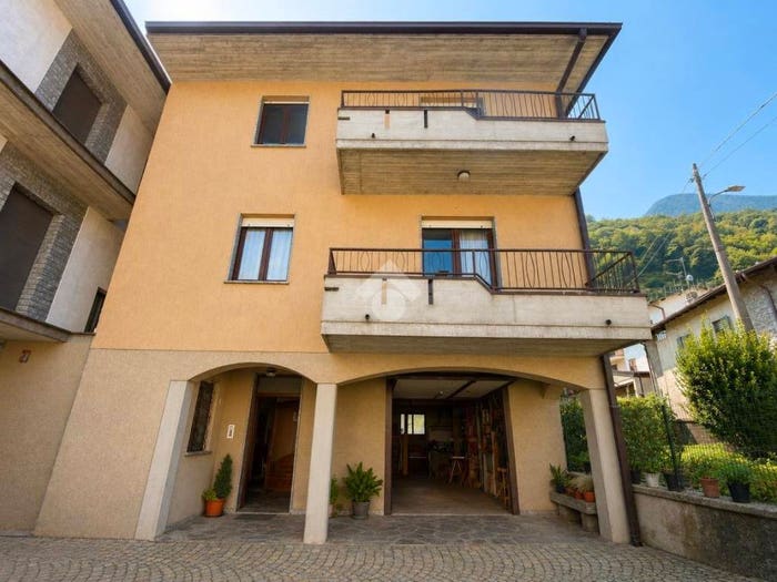 Casa con 6 locali in vendita in Via Masoni, Fusine