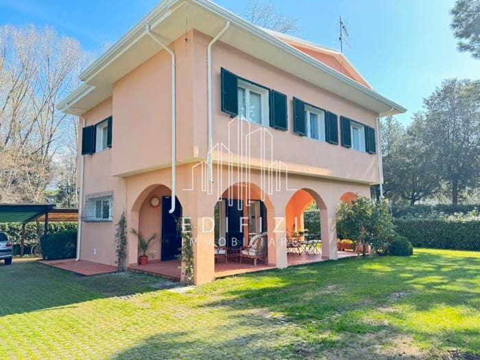 Casa con 6 locali in vendita in Via Ronchi, Ronchi Poveromo, Massa