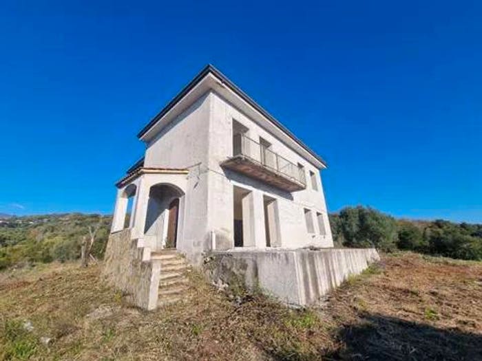 Casa con 6 locali in vendita in Località Ardisani No Number, Casal Velino