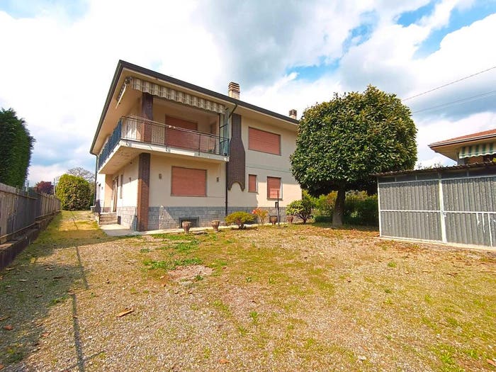 Casa con 6 locali in vendita in Centro, Gozzano