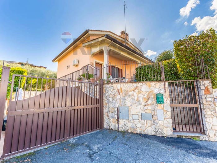 Casa con 5 locali in vendita in Centro, Mentana