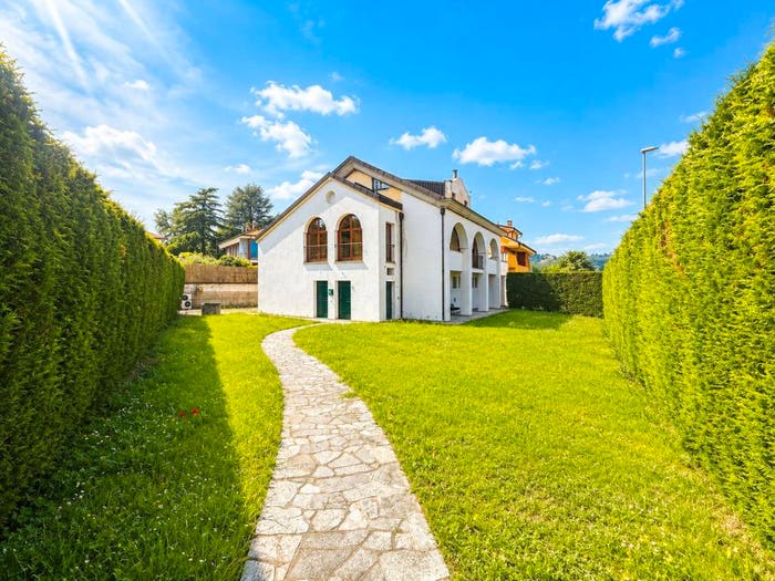 Casa con 6 locali in vendita in Via Monsignor Giuseppe Marello, Canelli