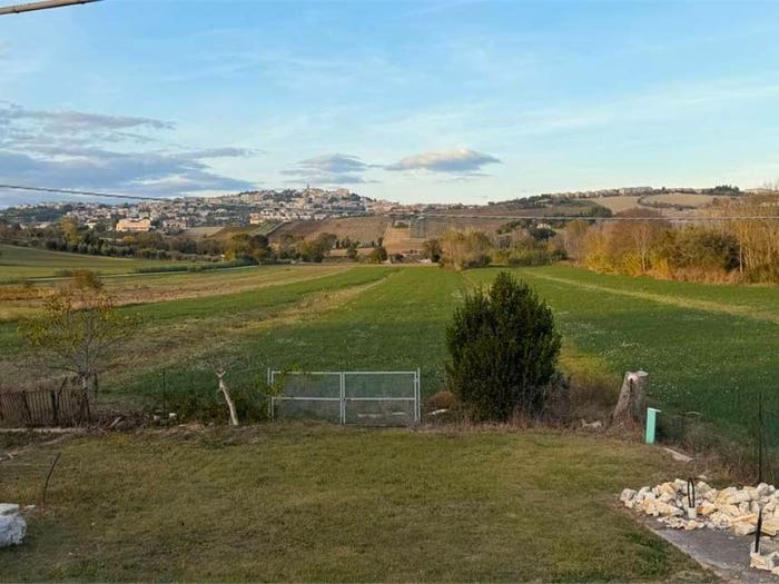 Casa con 5 locali in vendita in Cisterna, Camerano
