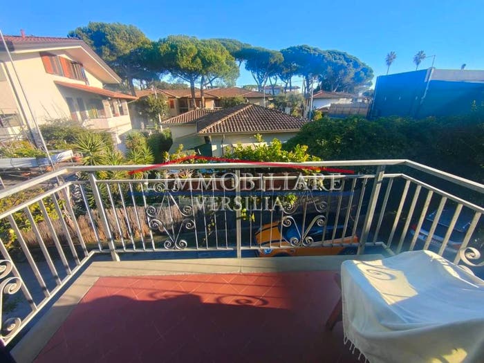 Appartamento con 5 locali in vendita in Viale Roma, Marina di Massa Centro, Massa