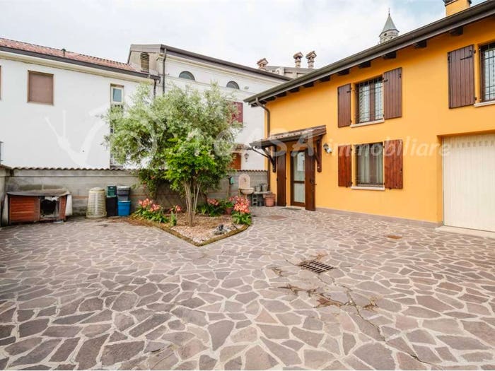 Casa con 5 locali in vendita in VIA TOMMASEO, Casalbellotto, Casalmaggiore