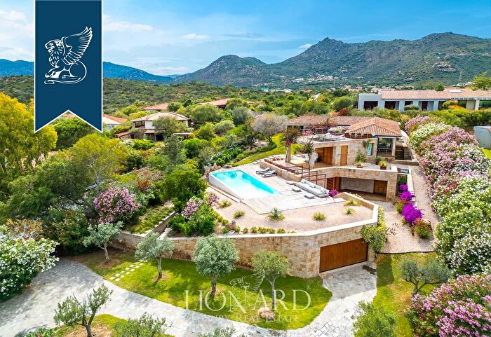 Casa con 5 locali in vendita in San Teodoro